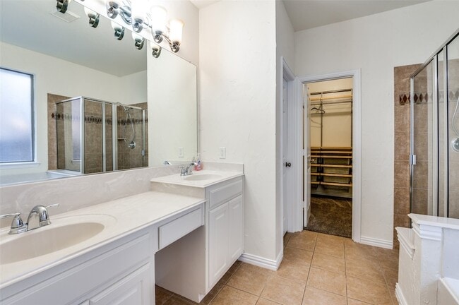 Building Photo - 7909 Creek View Dr