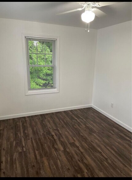 Building Photo - 111 Hall St