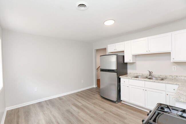 Building Photo - 422-424 W 30th Street