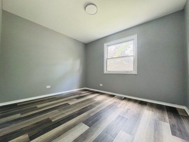 Building Photo - 259 Waterman Dr