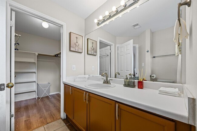 Building Photo - 5006 Acorn Grove Ct