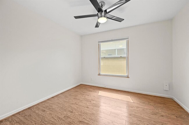 Building Photo - 1607 Glencrest Dr