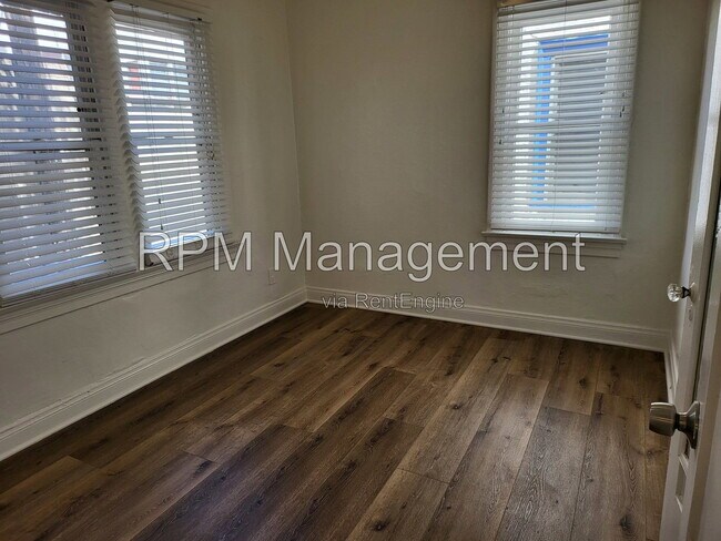 Building Photo - 831 1/3 N Formosa Ave