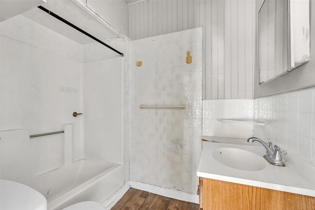 Building Photo - 203 W Powell St