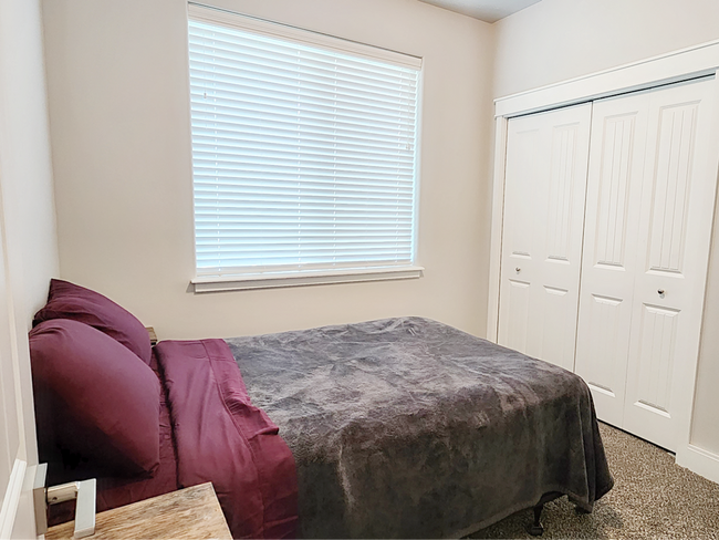 Building Photo - Home Sweet Home! Won't last long!