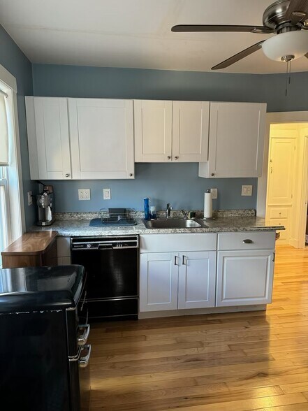 Building Photo - 695 Adams St