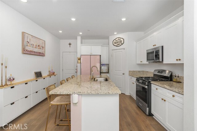 Building Photo - 32600 Manhattan Ave