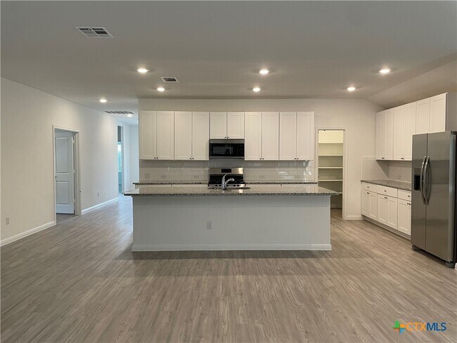Building Photo - 447 Butterfly Bush Ct
