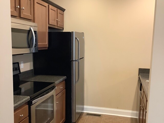 Building Photo - 208 Middle Bridge