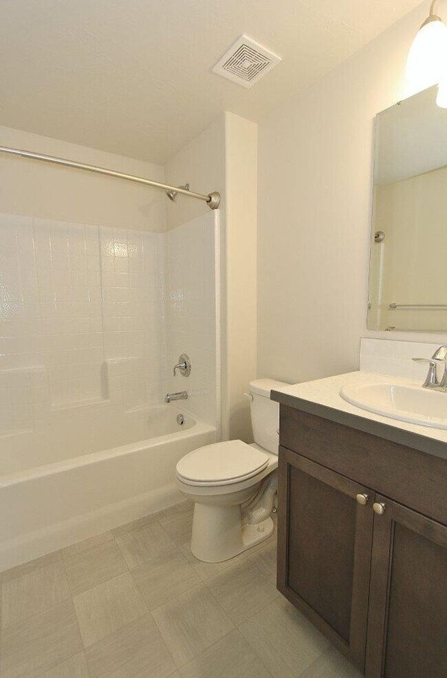 Building Photo - Immaculate Single-Level Home in a Quiet Ne...