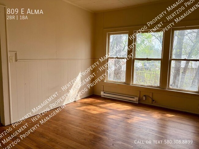 Building Photo - 809 E Alma-