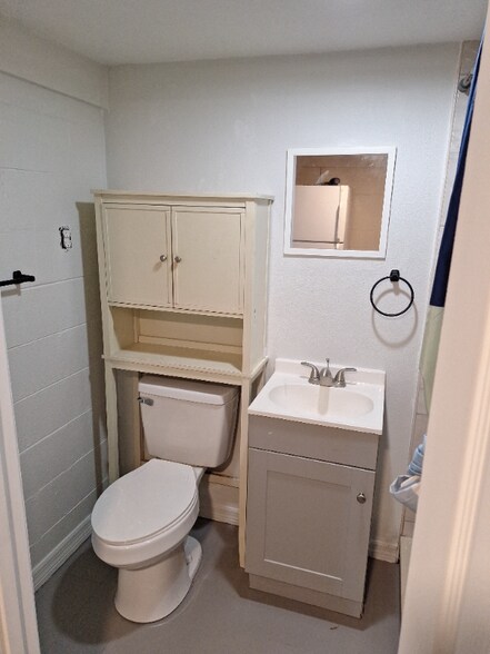 Primary Photo - 1449 N Ronald Reagan Blvd