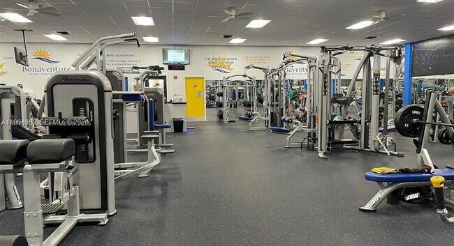 Building Photo - 240 Lakeview Dr