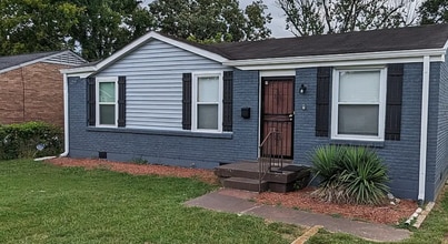 Building Photo - 3120 Ewingdale Dr