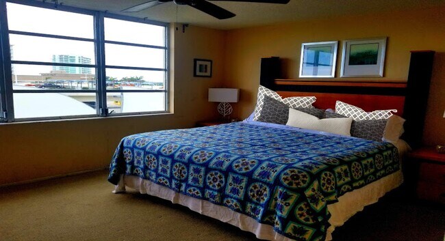 Building Photo - 305 N Pompano Beach Blvd