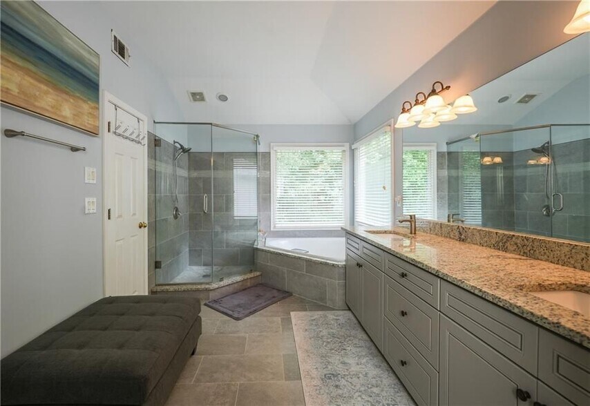 Building Photo - 350 Scarborough Way