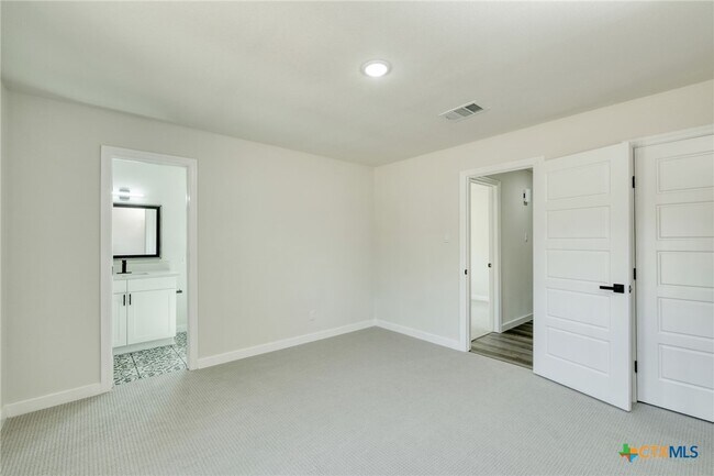 Building Photo - 1702 Wagon Gap Dr