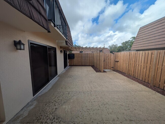 Building Photo - 1908 19th Ln