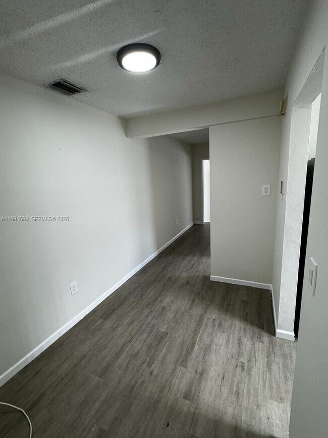 Building Photo - 2734 SW 30th Ct