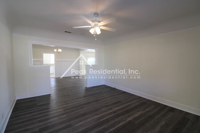 Building Photo - 1042 Las Palmas Ave