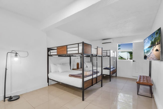 Building Photo - 18725 NE 18th Ave