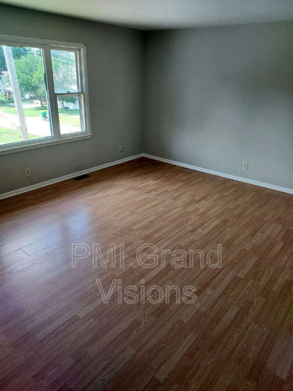 Building Photo - 340 N Monroe St