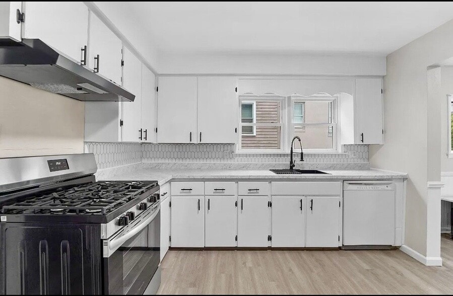 Building Photo - 108 Robble Ave