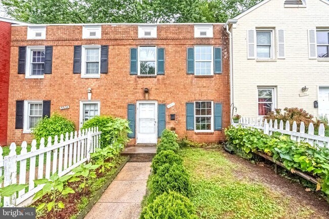 Building Photo - 9832 Buckner Rd