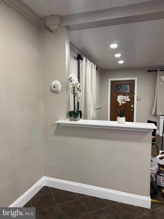 Building Photo - 725 W Mt Vernon St