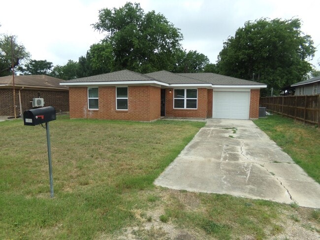 Building Photo - Updated 3/1 in Cibolo