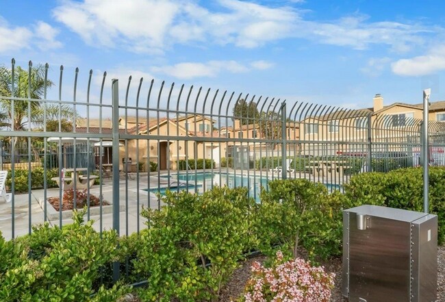 Building Photo - 39741 Columbia Union Dr