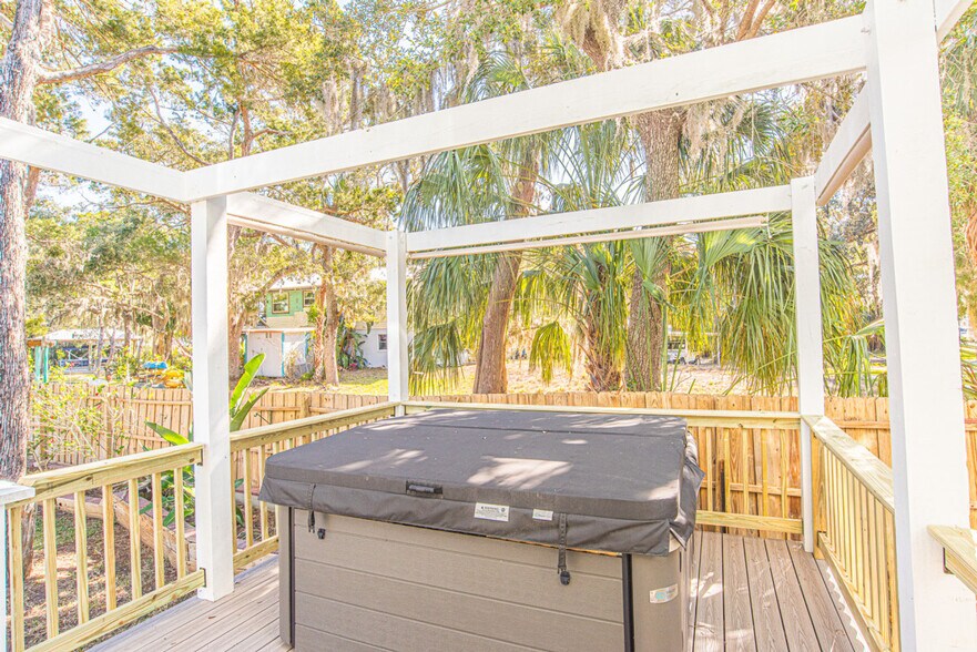 Building Photo - 2247 S Waterman Dr