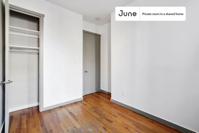 Building Photo - Private bedroom in 4 bed/1.5 bath Home