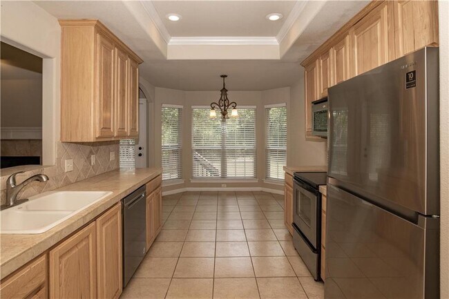 Building Photo - 10 Sonata Cir