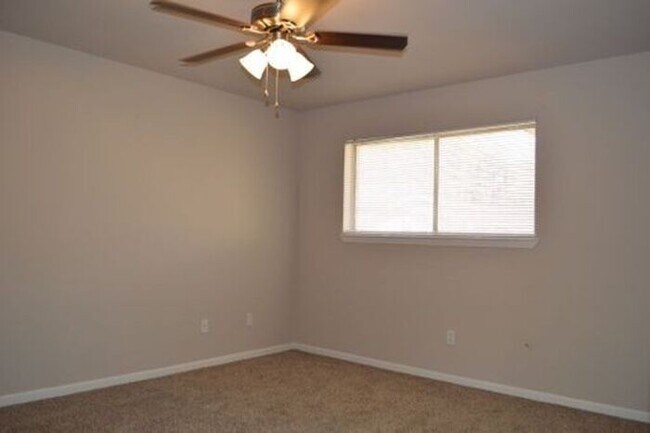 Building Photo - Two bedroom duplex for rent in Irving !