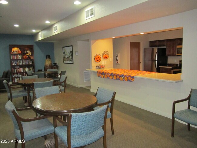 Building Photo - 4303 E Cactus Rd