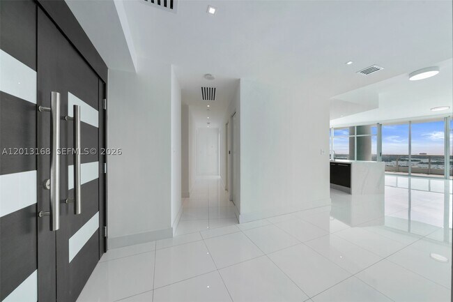 Building Photo - 900 Biscayne Blvd