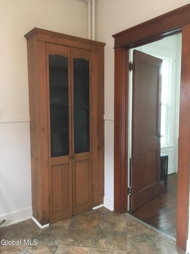 Building Photo - 307 Broadway