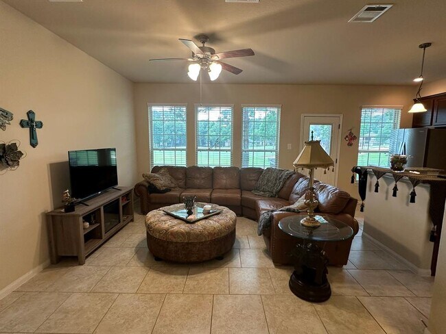 Building Photo - 16020 Fountainview Dr