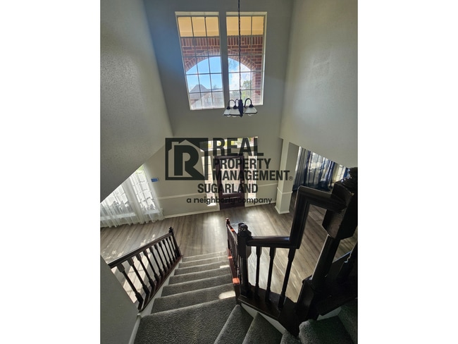 Building Photo - Executive Living in the Heart of Sugar Land