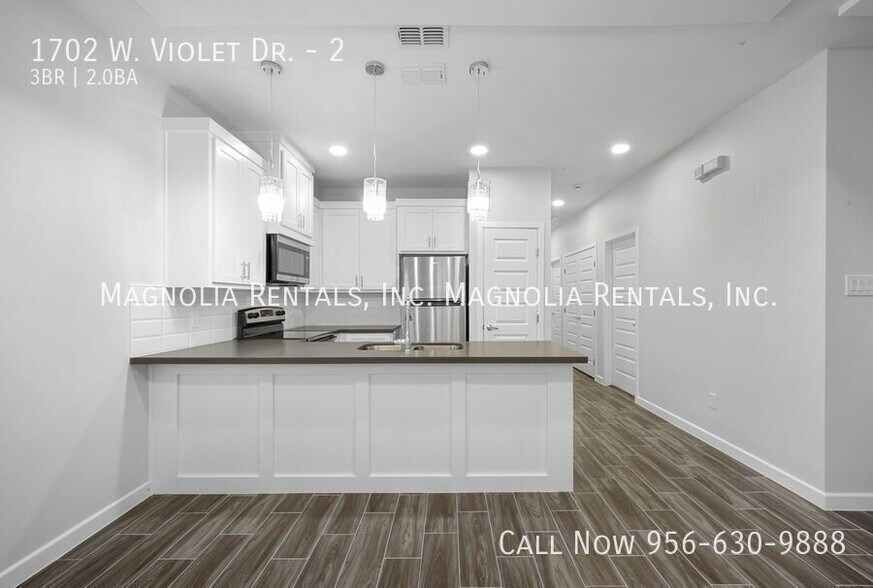 Building Photo - 1702 W Violet Dr