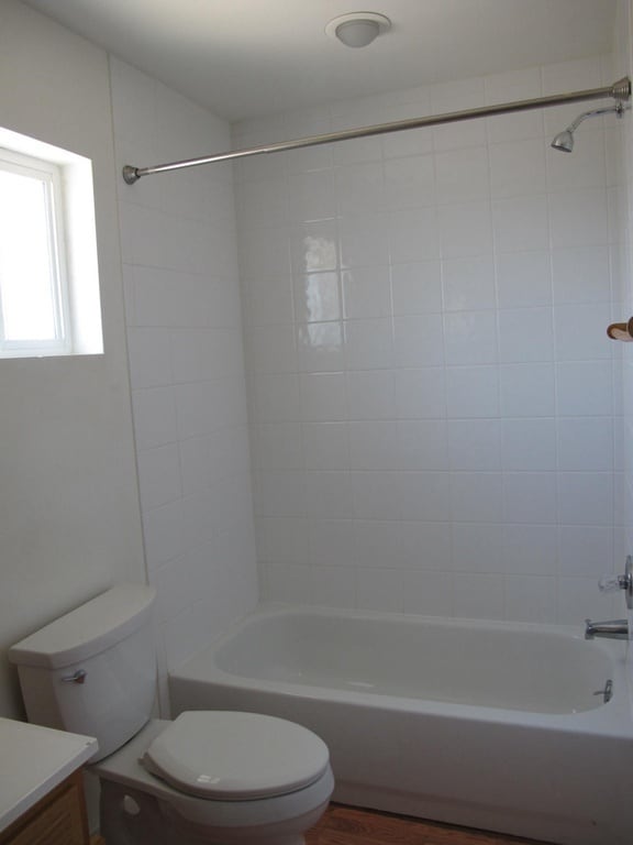 Building Photo - HOUSEE FOR RENT