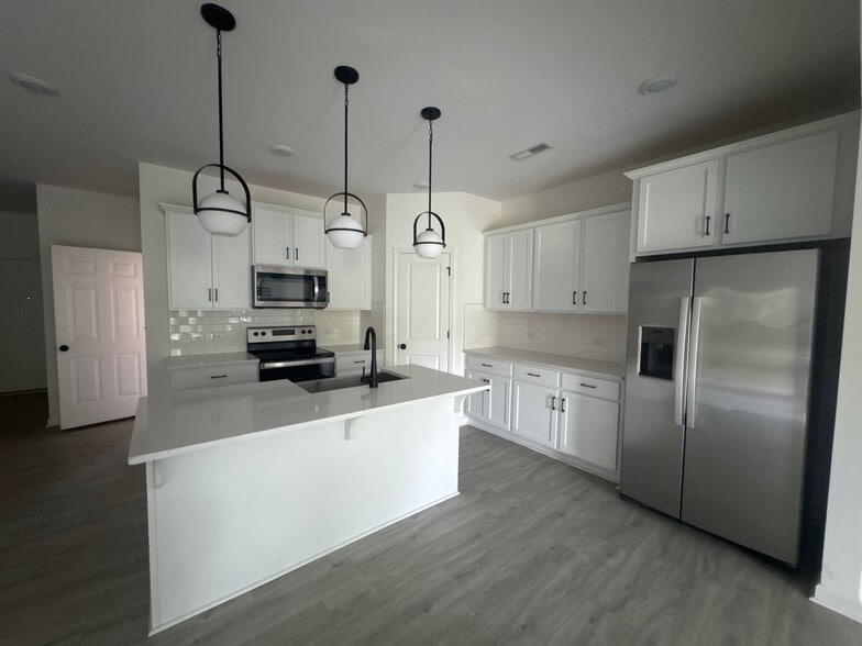 Building Photo - Room in Townhome on Pagebrook Ln