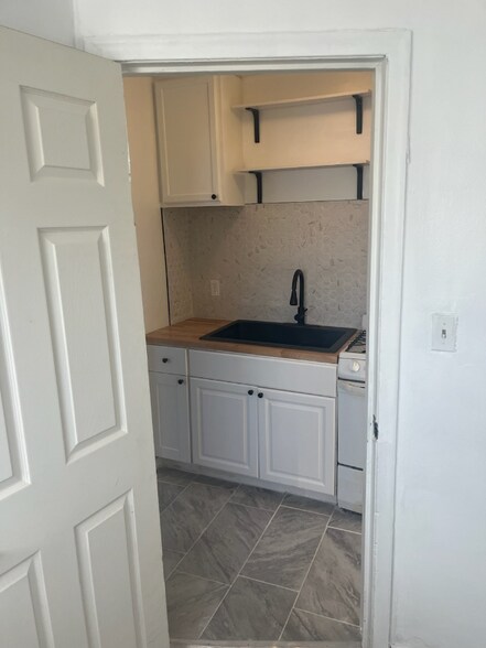 Building Photo - 15236 Tireman Ave