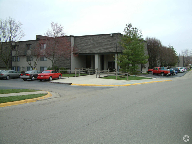 Building Photo - Fox and Hounds Apartments