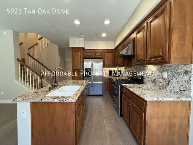 Building Photo - 5921 Tan Oak Dr