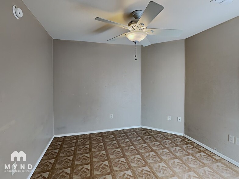 Building Photo - 2018 E Calle Arroyo Lindo