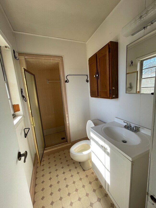 Building Photo - Ozark - Walk Out Basement with Extra Livin...