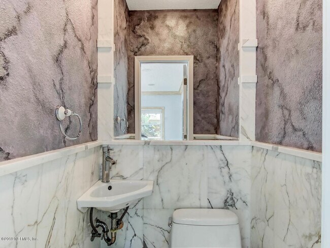 Building Photo - 88 Oakwood Rd