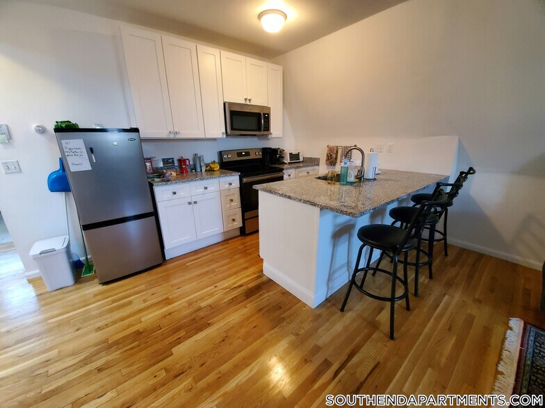 Building Photo - 168 Northampton St